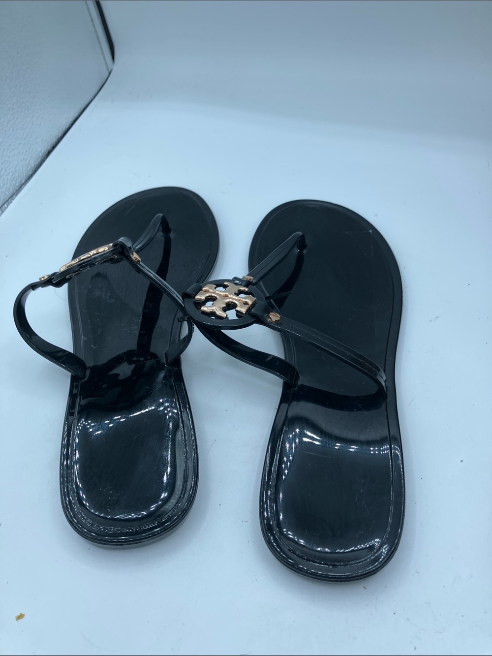 Tory Burch Black Patent Jelly Thong Sandals with Gold Logo - Picture 3 of 4